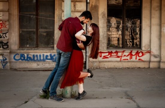 miejska sesja narzeczeńska we Wrocławiu