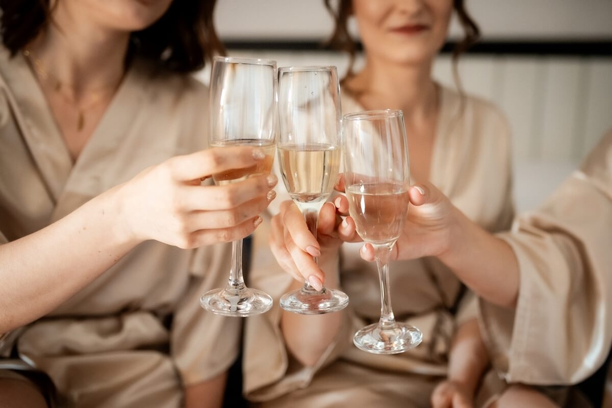 Stary Folwark Machnice Wzgórze 208 - przygotowania do ślubu Panny Młodej, toast ze Świadkowymi